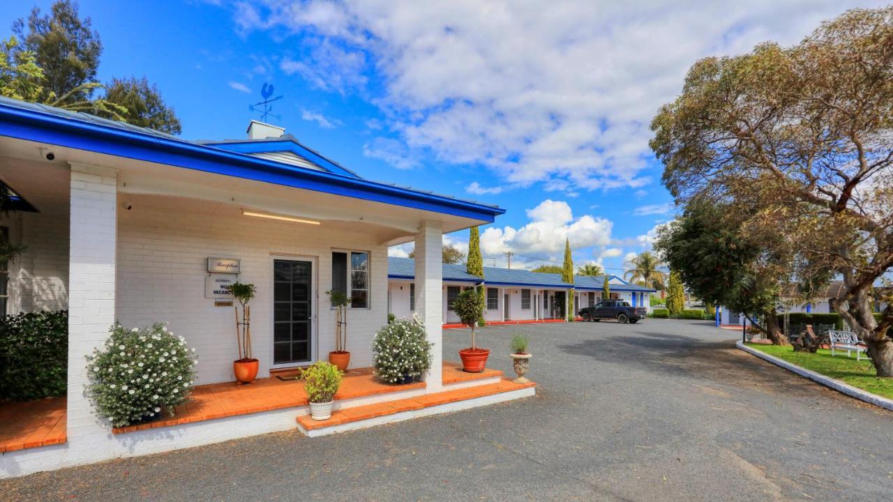 Colonial Motel & Apartments Young Ngoại thất bức ảnh