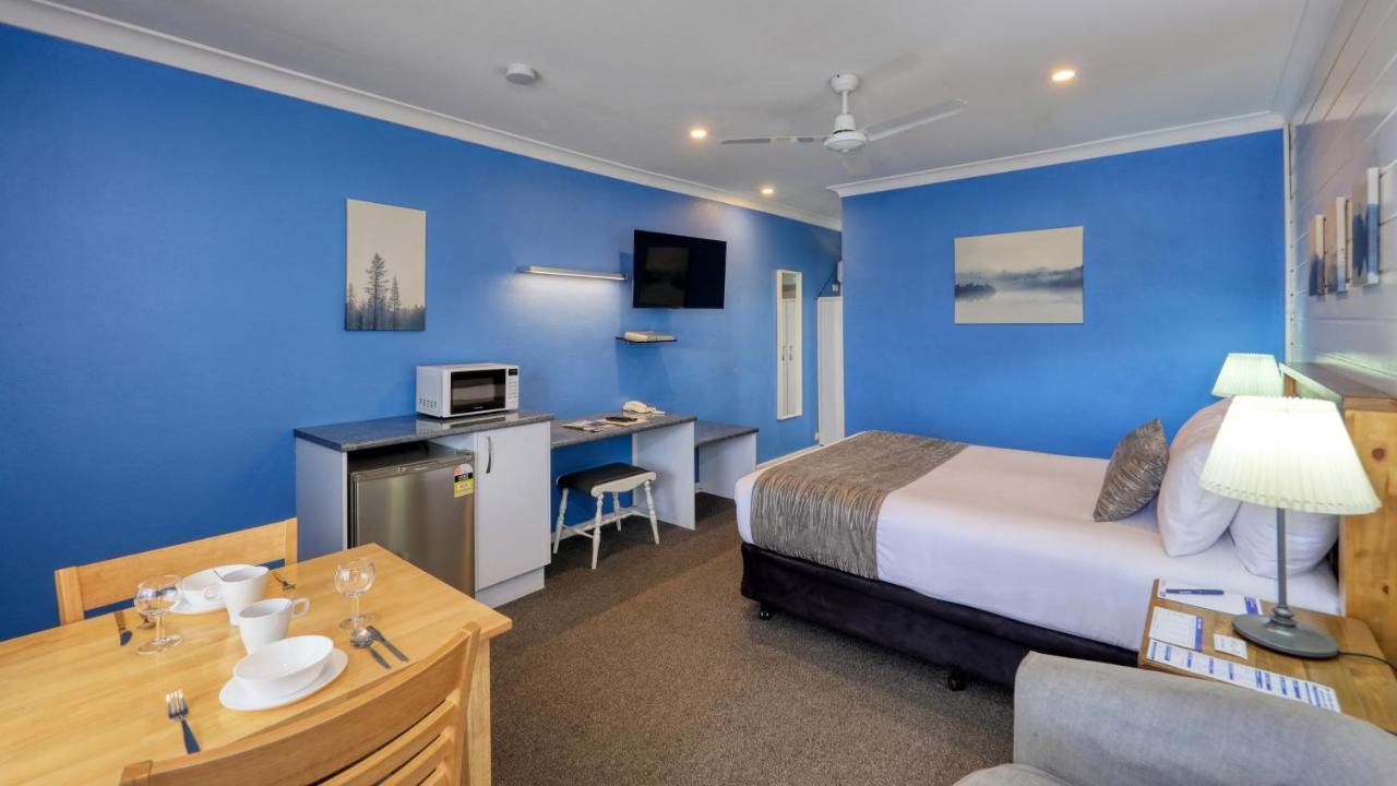 Colonial Motel & Apartments Young Ngoại thất bức ảnh